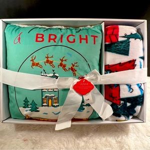 JOYLAND 2 PIECE PLUSH THROW AND DECORATIVE PILLOW GIFT SET